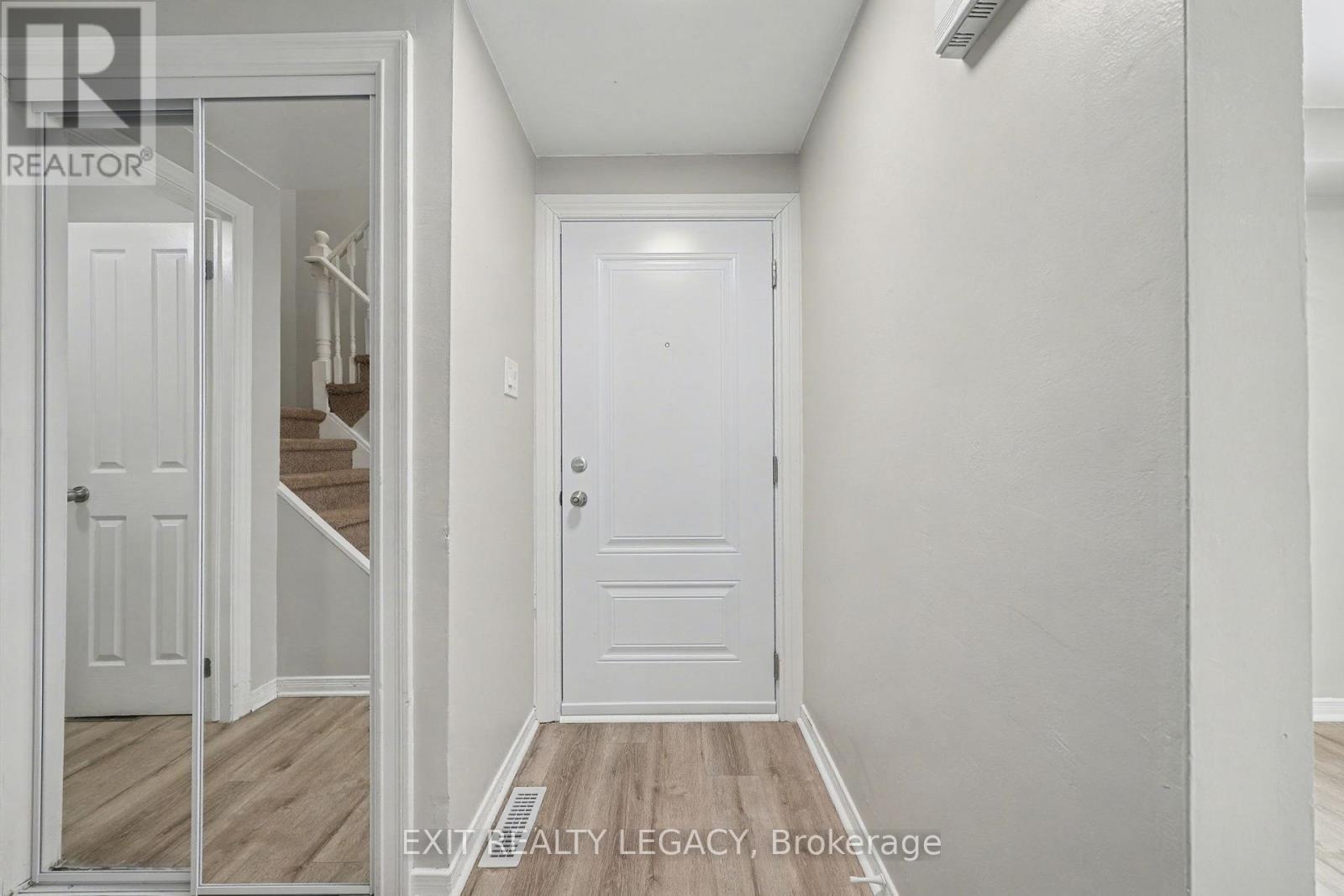 72 Ferguson Drive, Barrie (Northwest), Ontario  L4N 7B5 - Photo 4 - S12628232