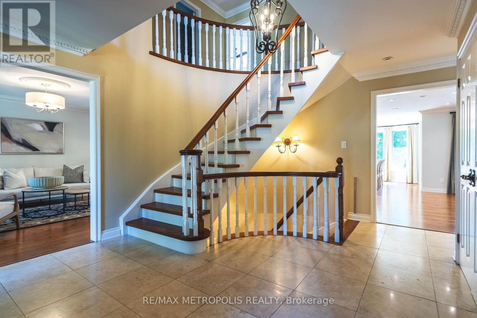 Main - 65 Woodcrest Road, Barrie (Allandale Heights), Ontario  L4N 2V6 - Photo 3 - S12628244