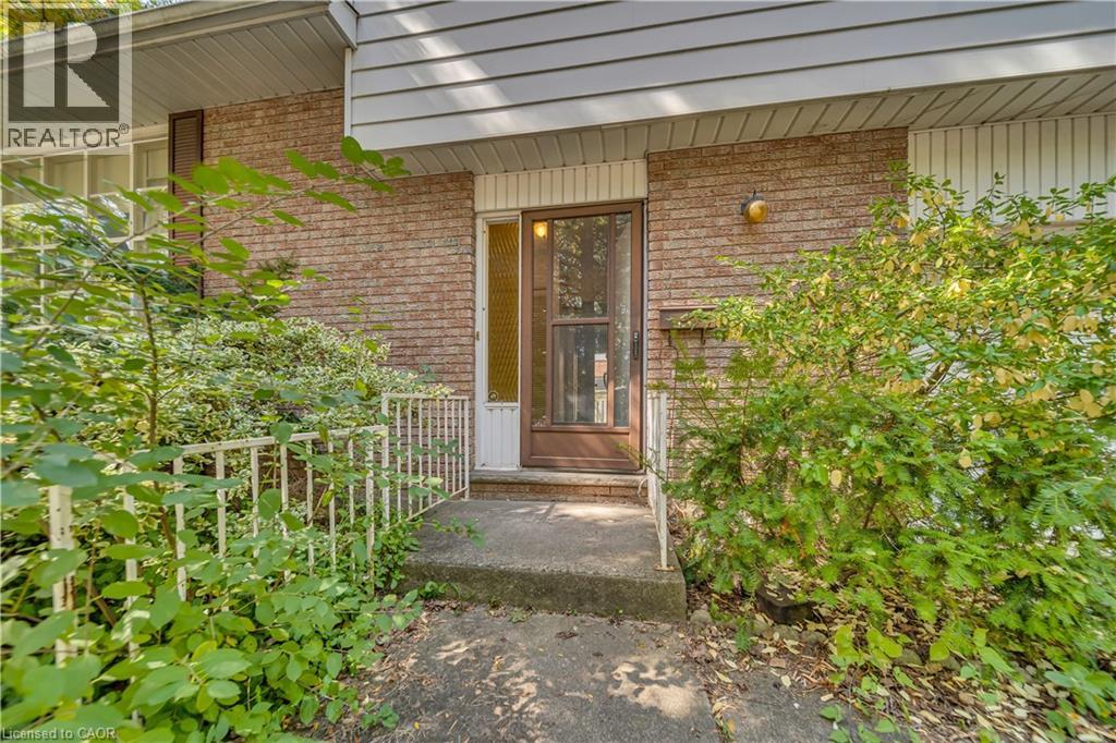 395 Mossom Place, Waterloo, Ontario  N2K 2G7 - Photo 2 - 40769985