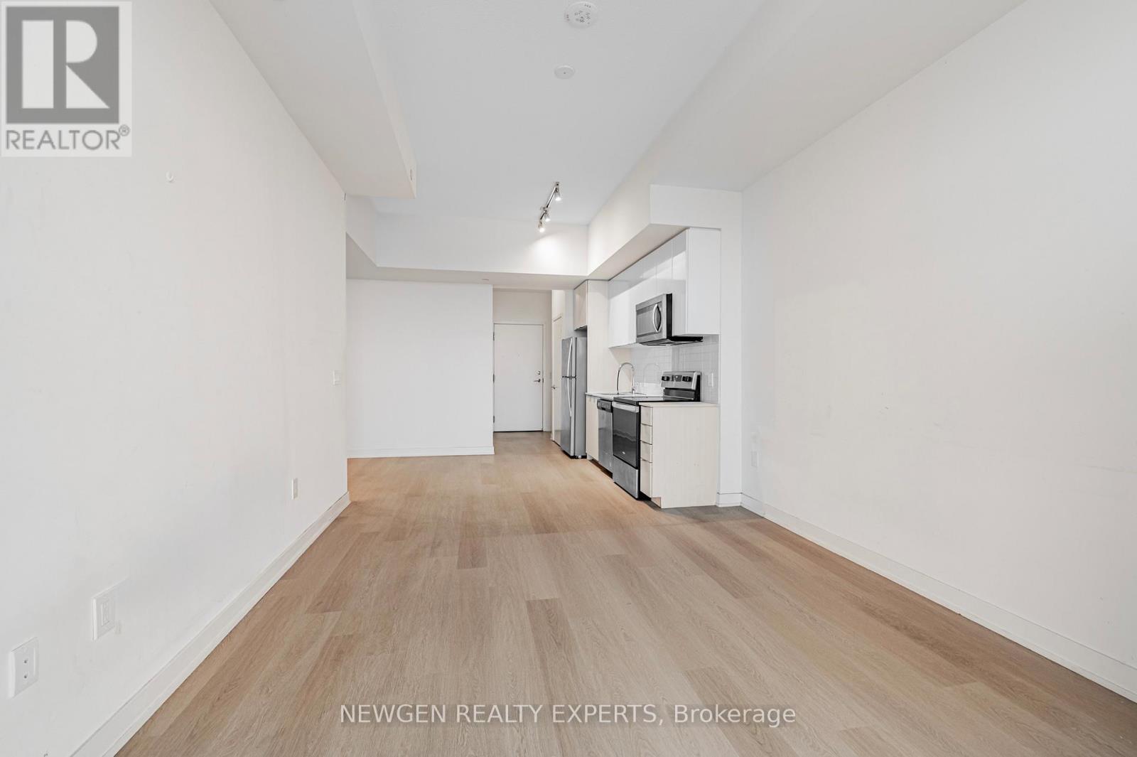 824 - 859 The Queensway, Toronto, Ontario M8Z 1N8 - Photo 2 - W12628118