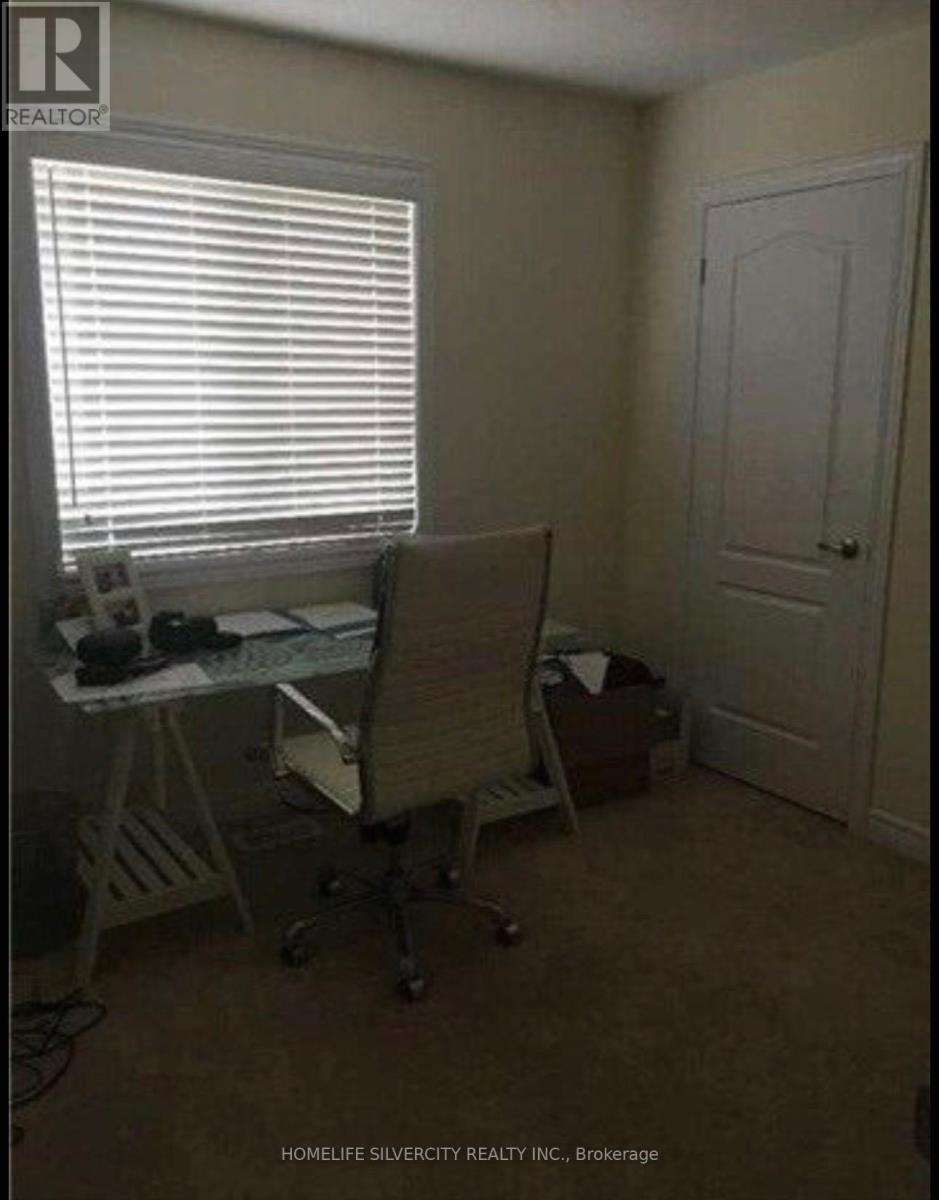 52 Lanark Circle, Brampton, Ontario  L6X 5L3 - Photo 3 - W12628136