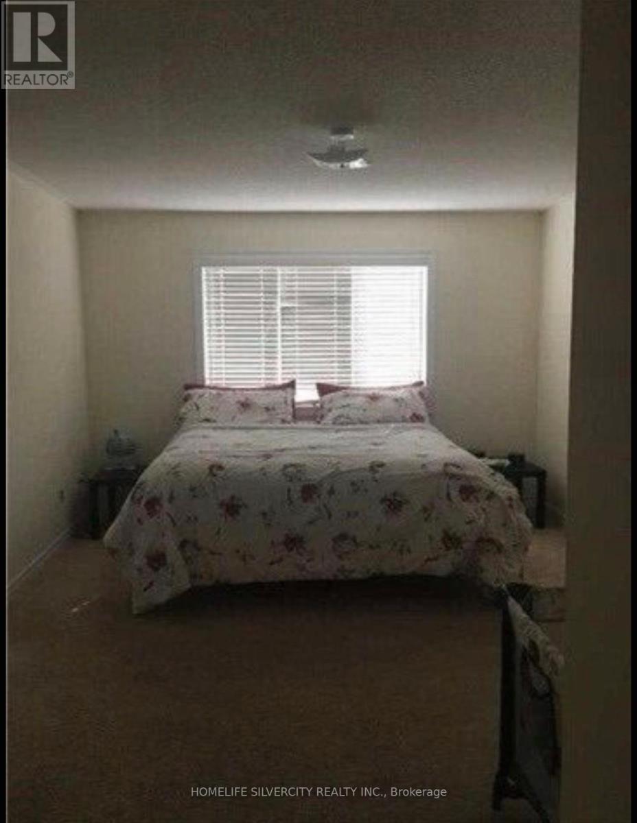 52 Lanark Circle, Brampton, Ontario  L6X 5L3 - Photo 4 - W12628136