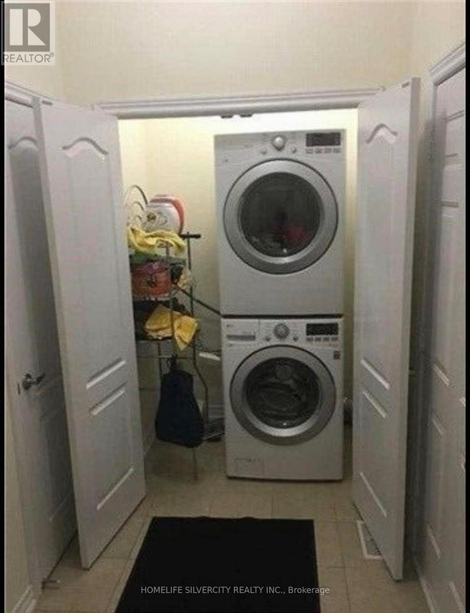 52 Lanark Circle, Brampton, Ontario  L6X 5L3 - Photo 5 - W12628136