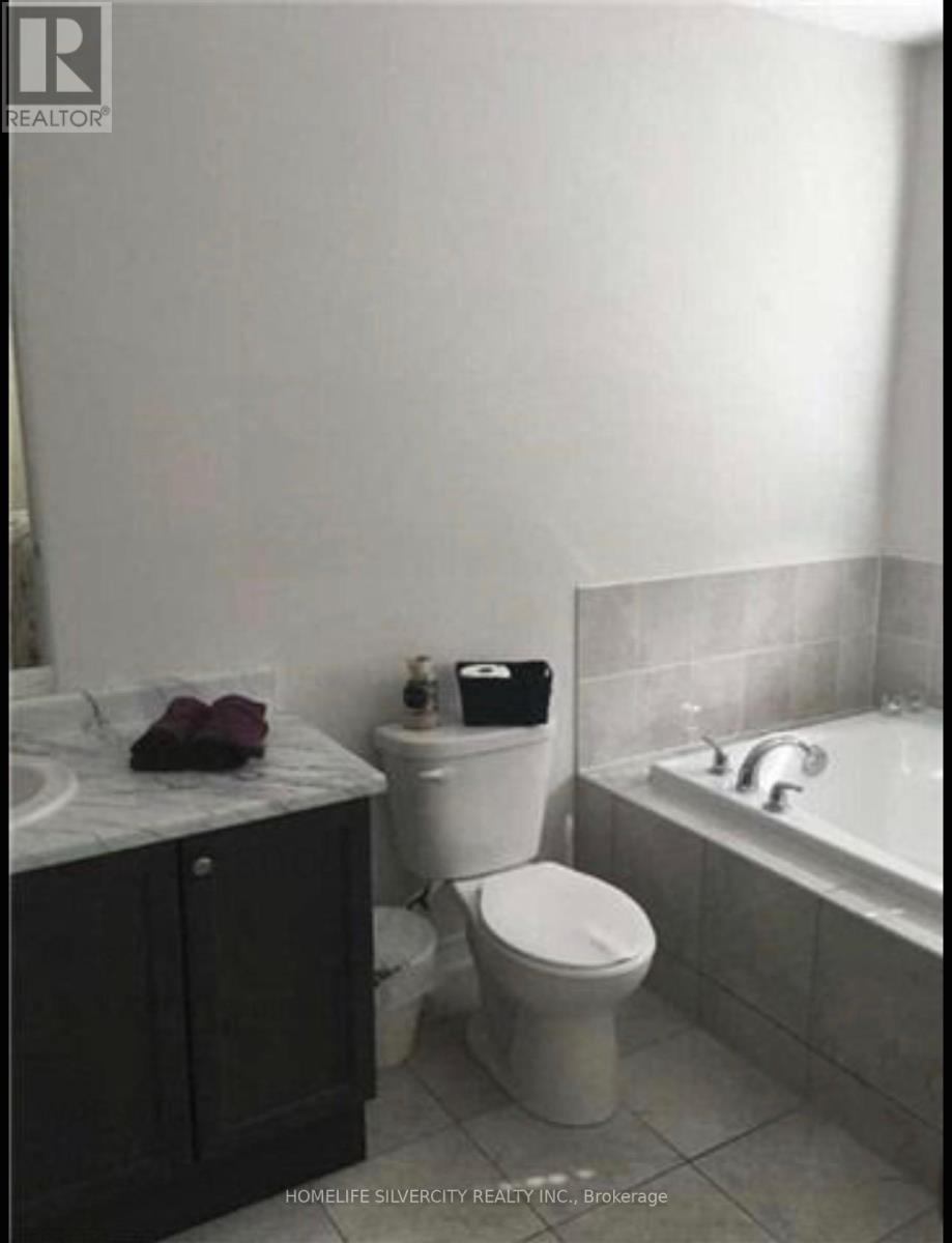 52 Lanark Circle, Brampton, Ontario  L6X 5L3 - Photo 8 - W12628136