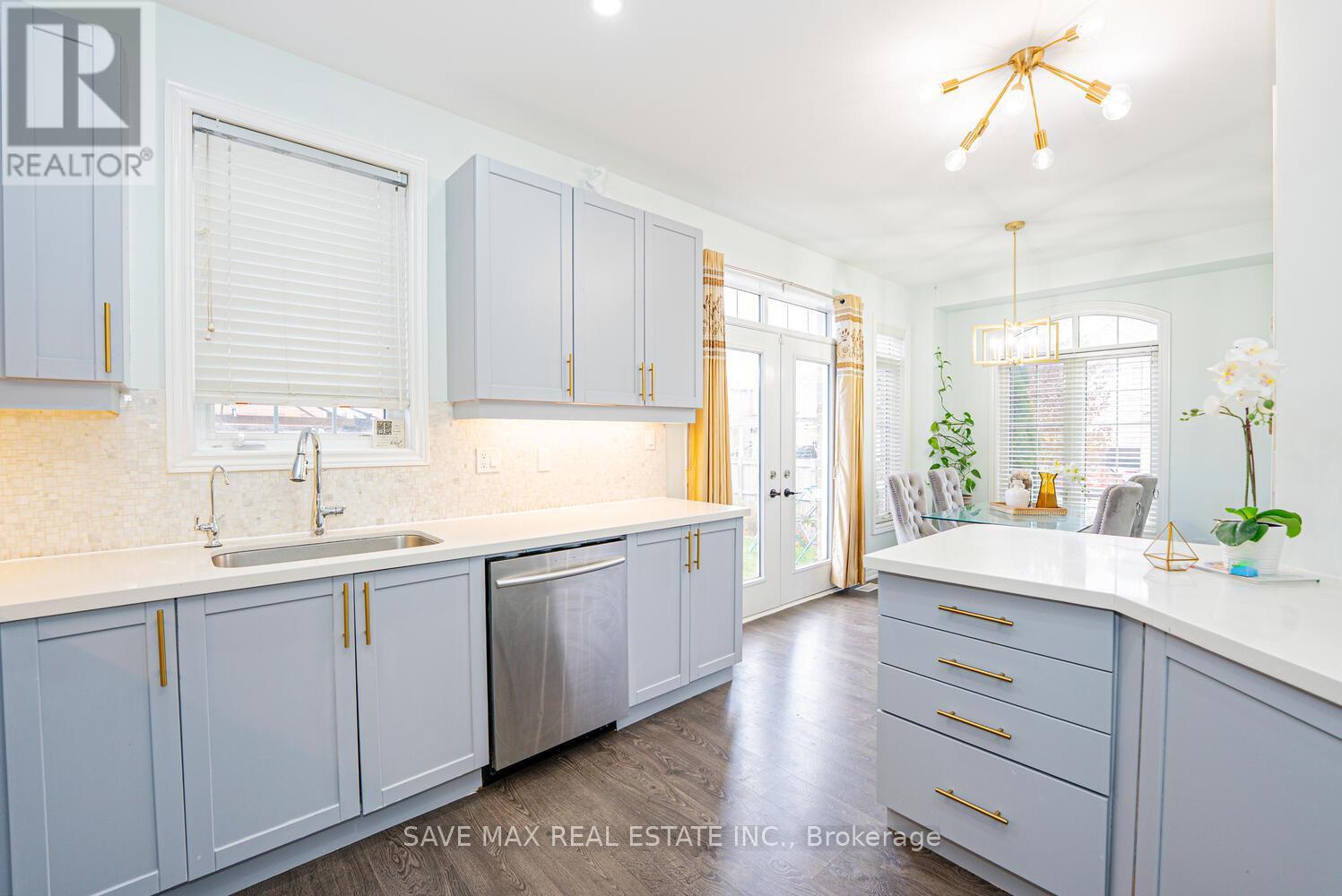 39 Divinity Circle, Brampton, Ontario  L7A 3Y4 - Photo 14 - W12628154