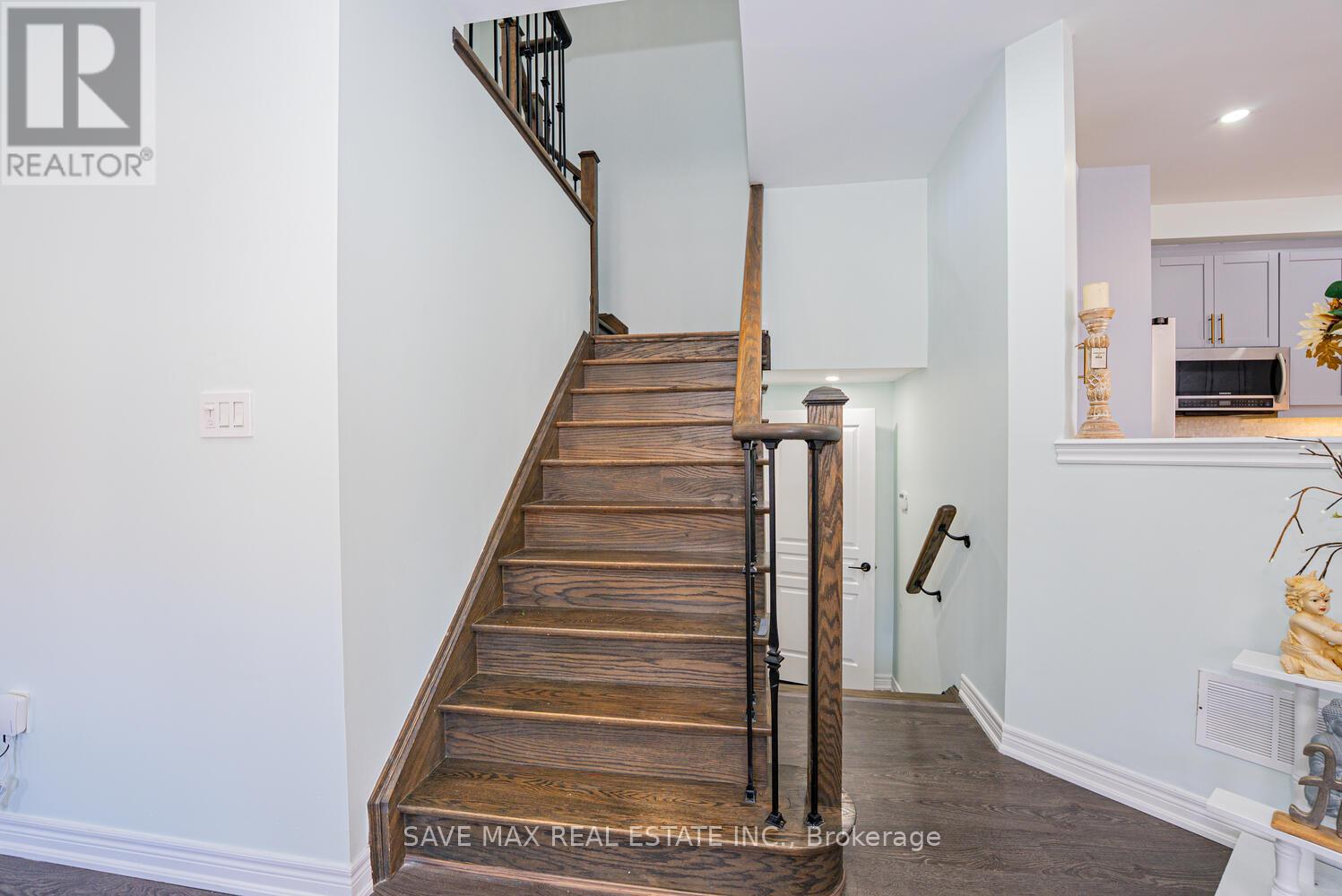 39 Divinity Circle, Brampton, Ontario  L7A 3Y4 - Photo 18 - W12628154