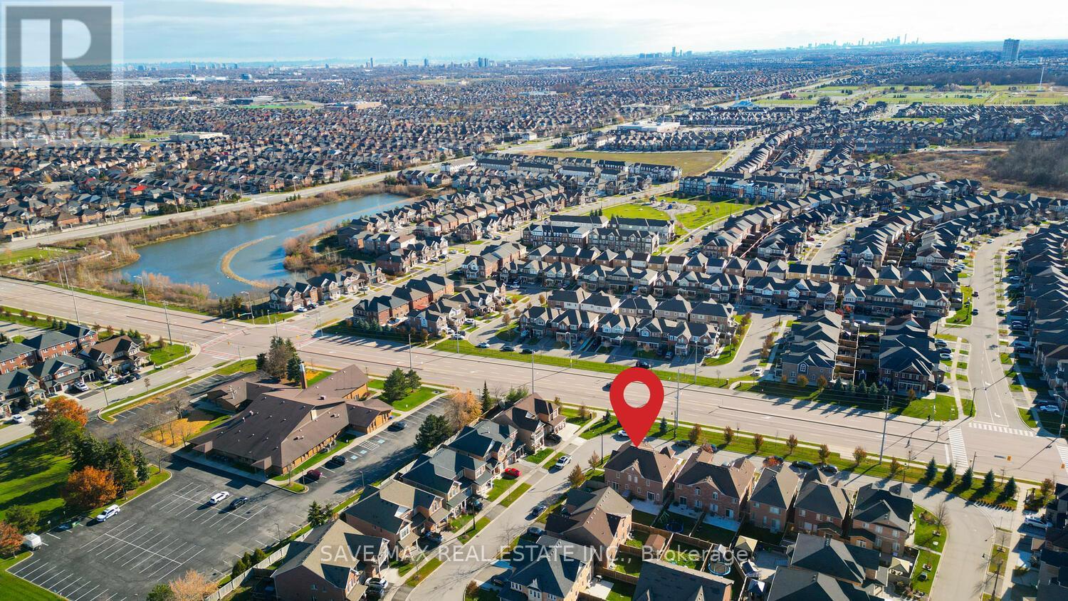 39 Divinity Circle, Brampton, Ontario  L7A 3Y4 - Photo 4 - W12628154