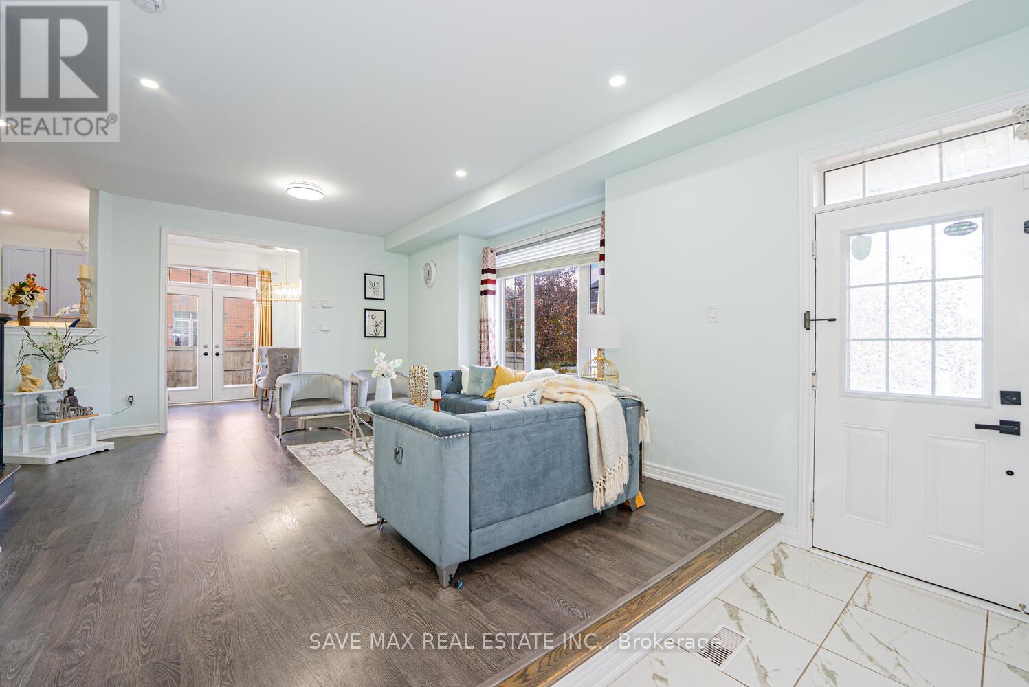 39 Divinity Circle, Brampton, Ontario  L7A 3Y4 - Photo 7 - W12628154