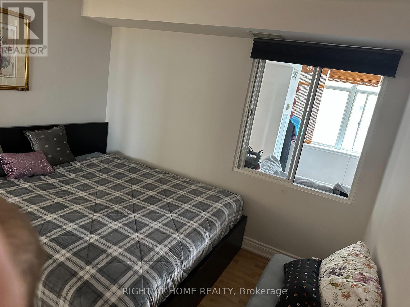 1406 - 300 Webb Drive, Mississauga, Ontario  L5B 3W3 - Photo 14 - W12628178