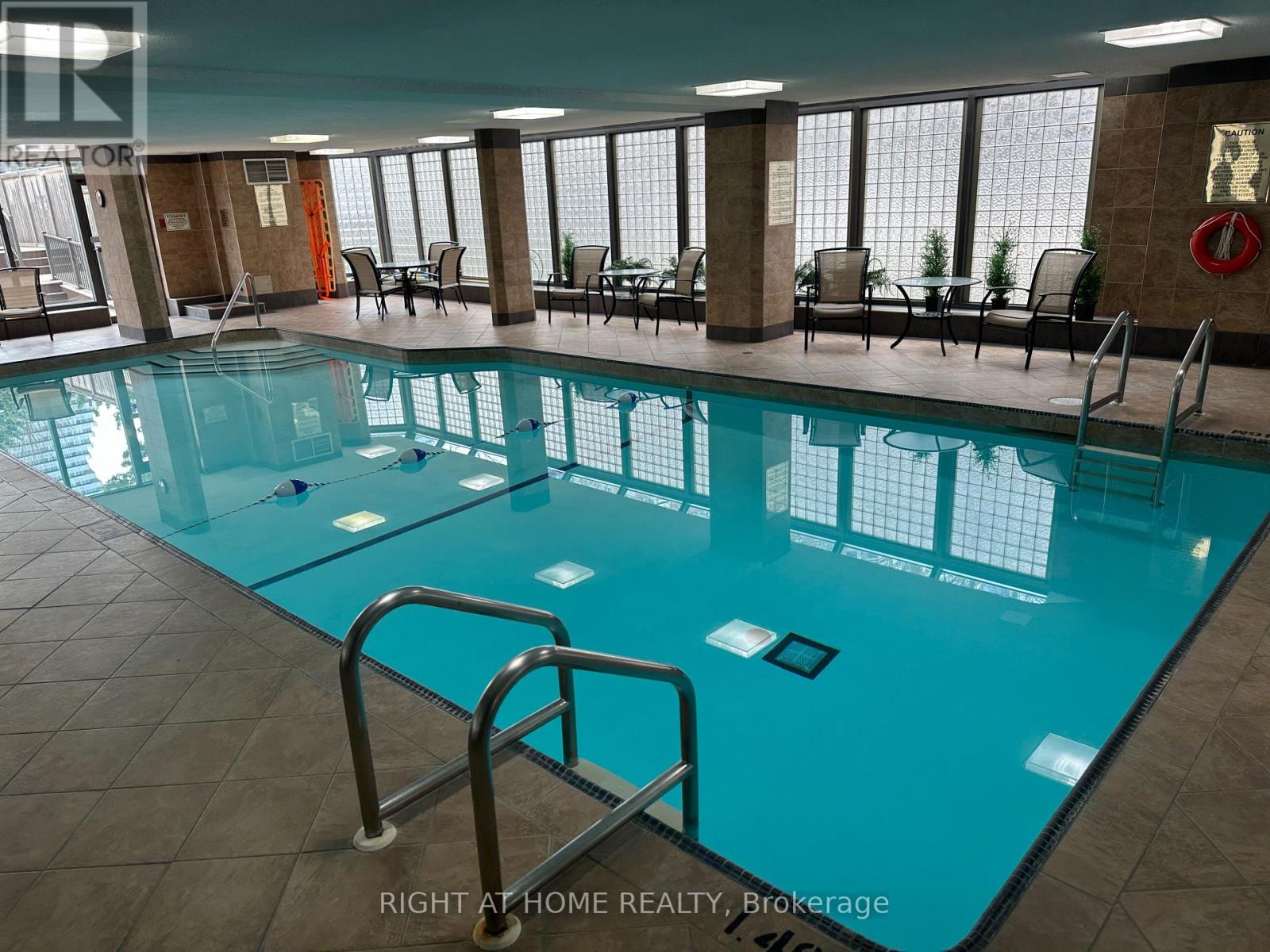 1406 - 300 Webb Drive, Mississauga, Ontario  L5B 3W3 - Photo 16 - W12628178