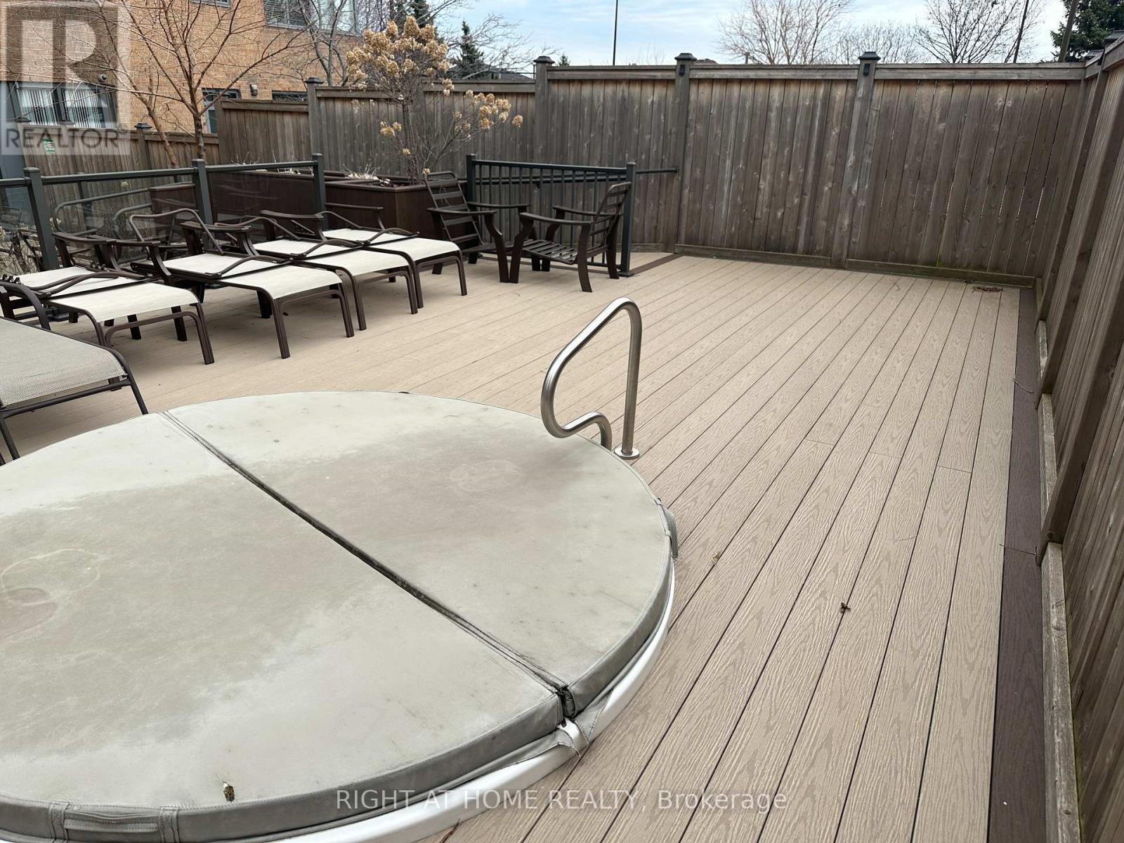 1406 - 300 Webb Drive, Mississauga, Ontario  L5B 3W3 - Photo 18 - W12628178