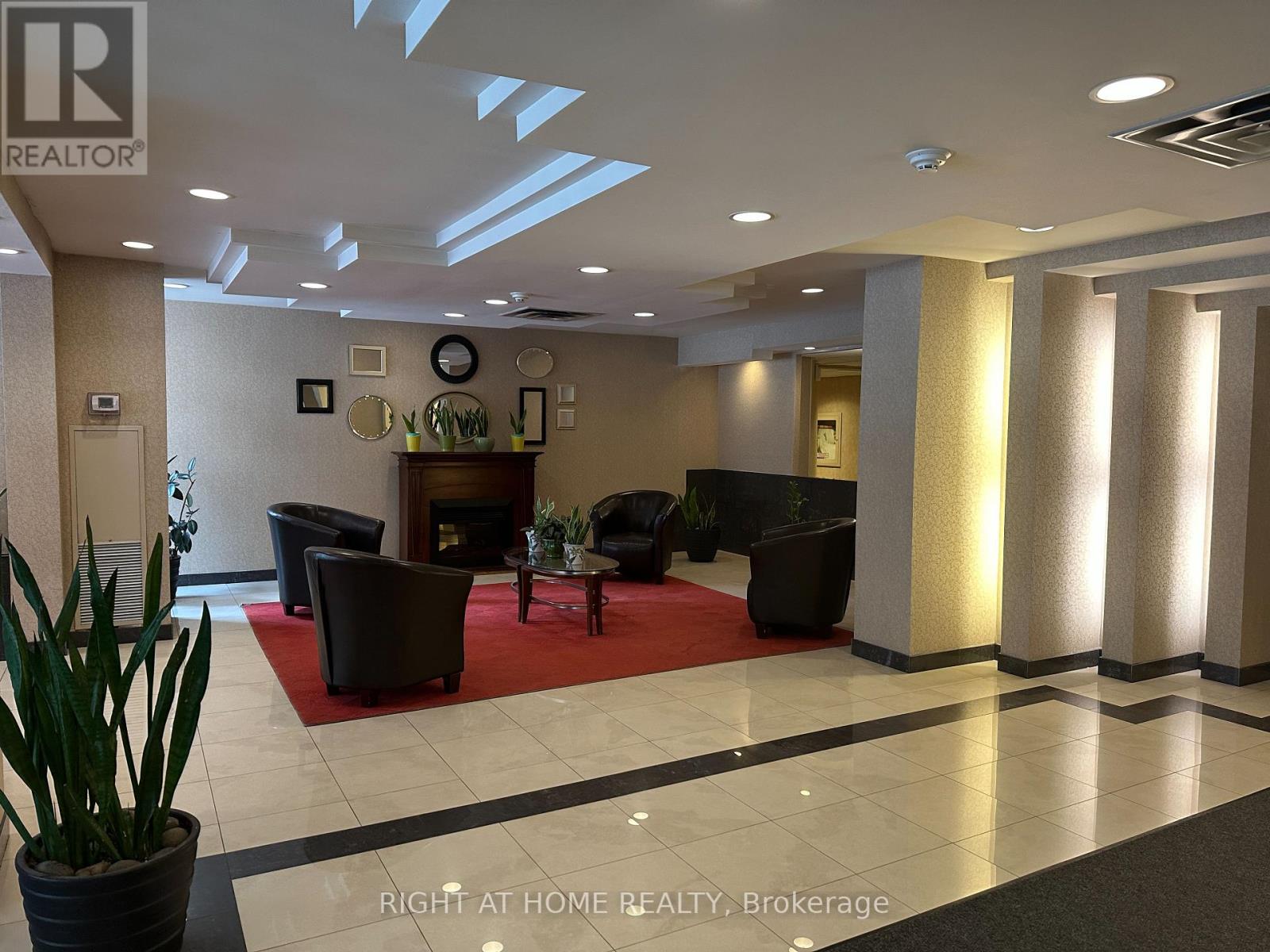 1406 - 300 Webb Drive, Mississauga, Ontario  L5B 3W3 - Photo 2 - W12628178