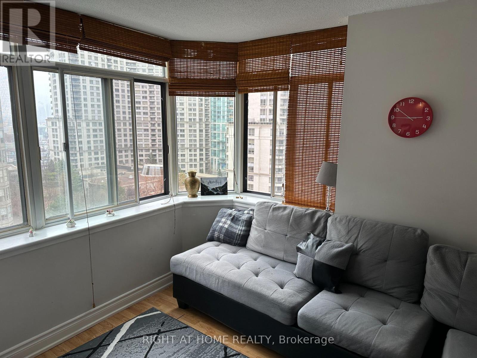 1406 - 300 Webb Drive, Mississauga, Ontario  L5B 3W3 - Photo 8 - W12628178