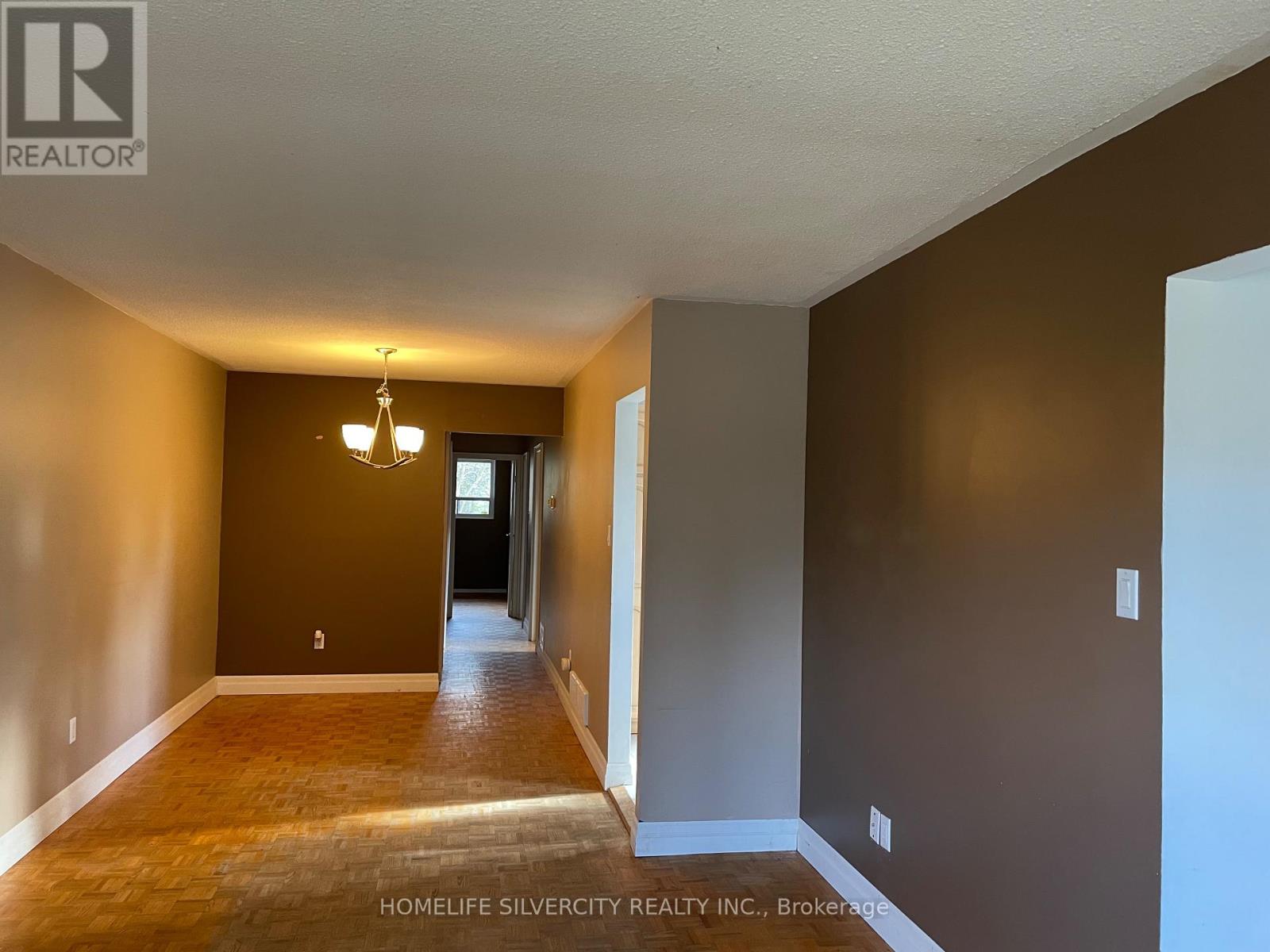 7 Mandrain Crescent, Brampton, Ontario  L6S 2S2 - Photo 12 - W12628240