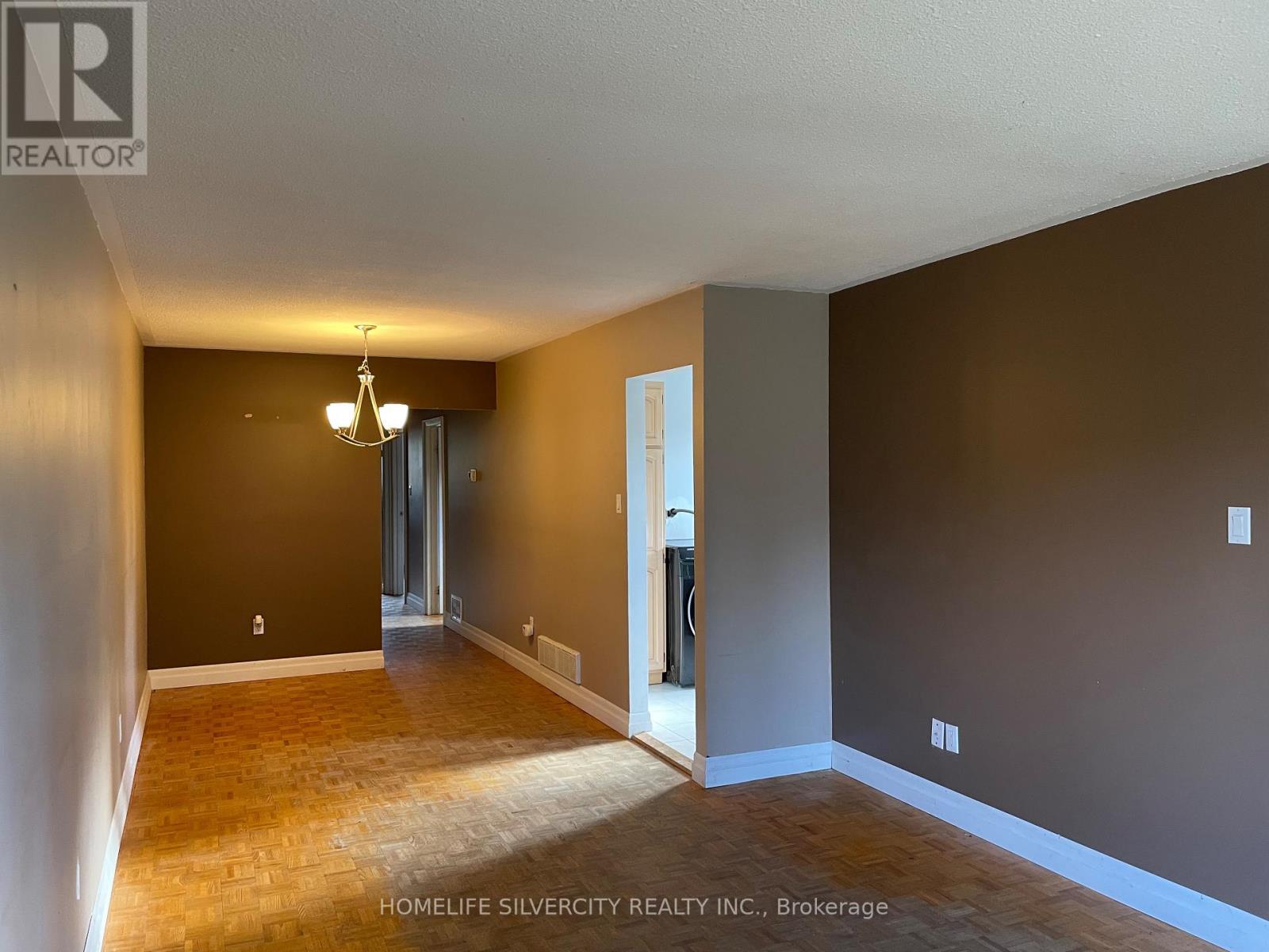 7 Mandrain Crescent, Brampton, Ontario  L6S 2S2 - Photo 13 - W12628240