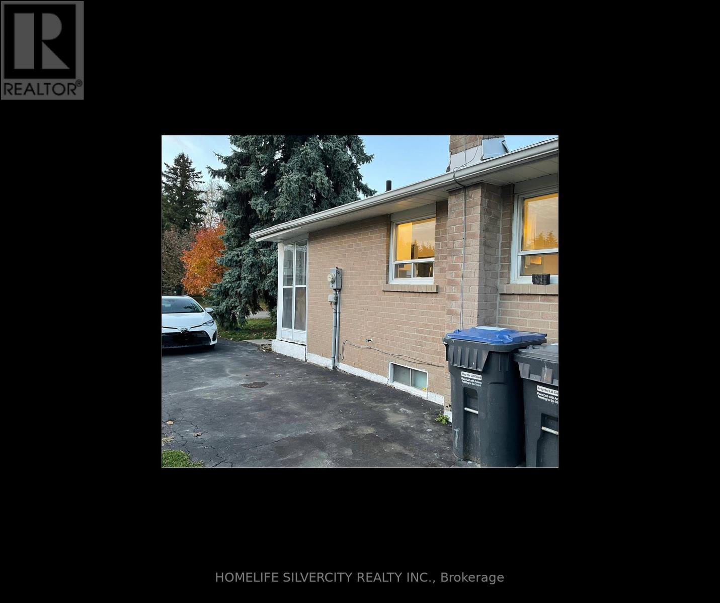 7 Mandrain Crescent, Brampton, Ontario  L6S 2S2 - Photo 2 - W12628240
