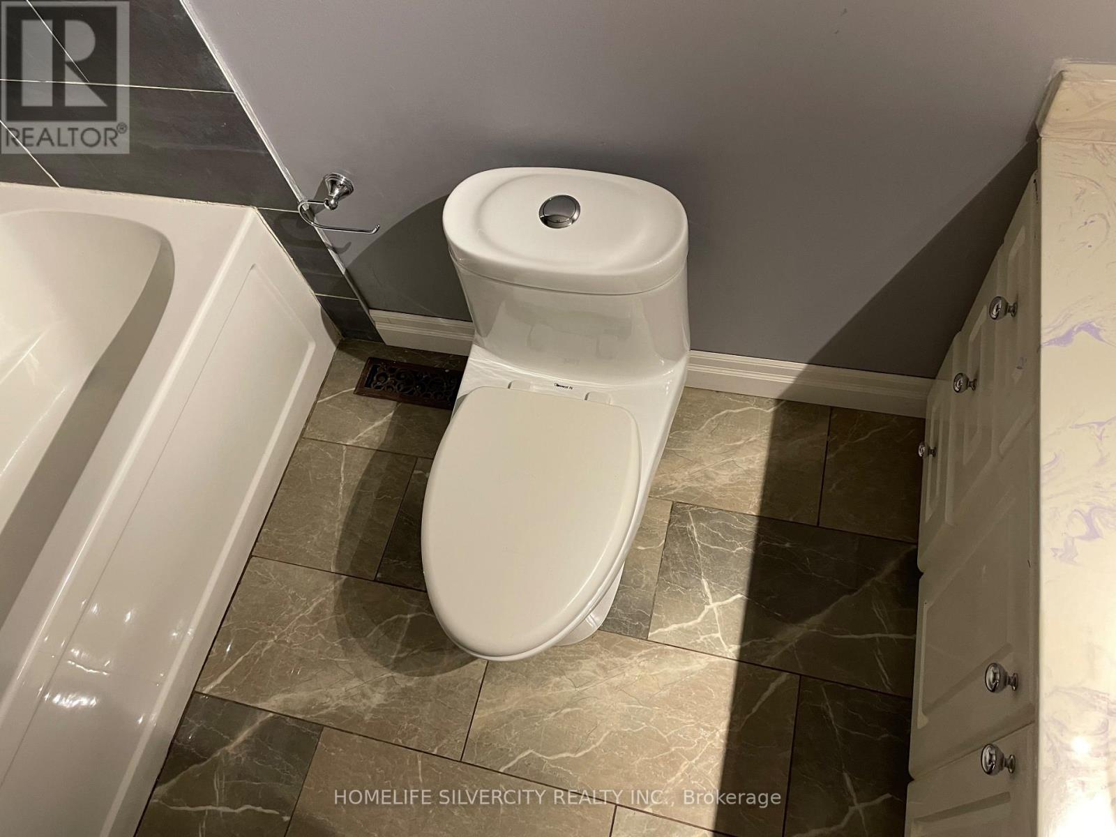 7 Mandrain Crescent, Brampton, Ontario  L6S 2S2 - Photo 31 - W12628240