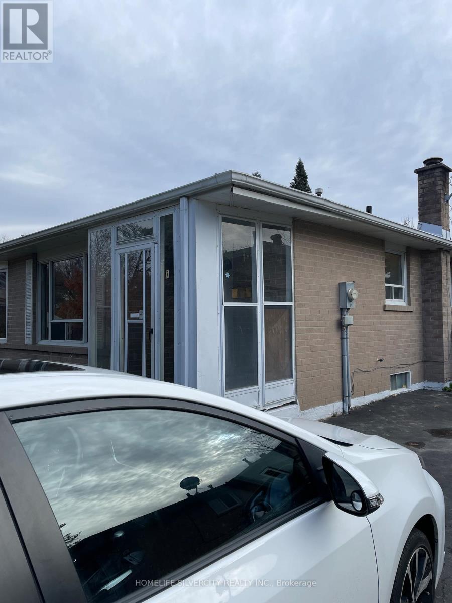 7 Mandrain Crescent, Brampton, Ontario  L6S 2S2 - Photo 32 - W12628240