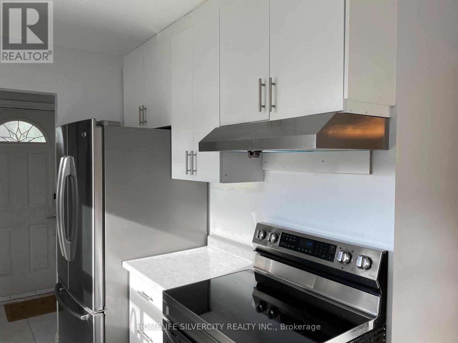 7 Mandrain Crescent, Brampton, Ontario  L6S 2S2 - Photo 7 - W12628240