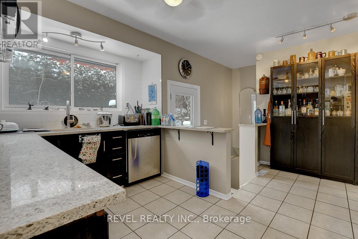 1752 Kilborn Avenue, Ottawa, Ontario  K1H 6N2 - Photo 11 - X12628274