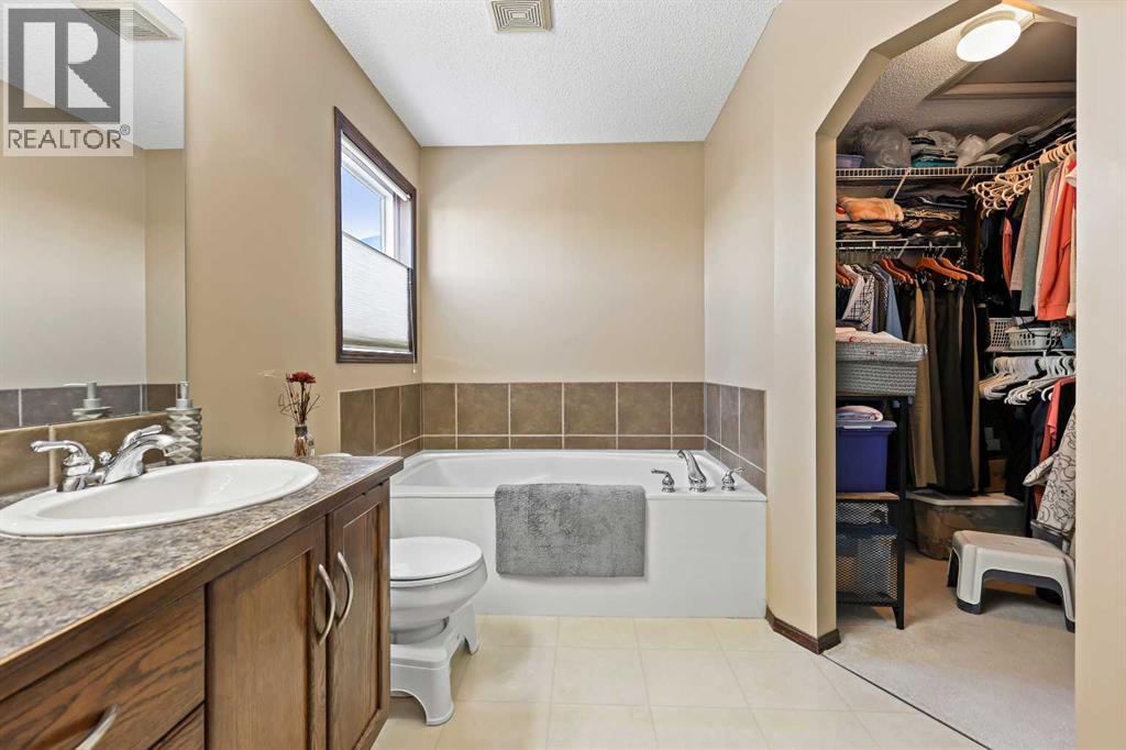 1976 New Brighton Drive Se, Calgary, Alberta T2Z 4G7 - Photo 23 - A2274819