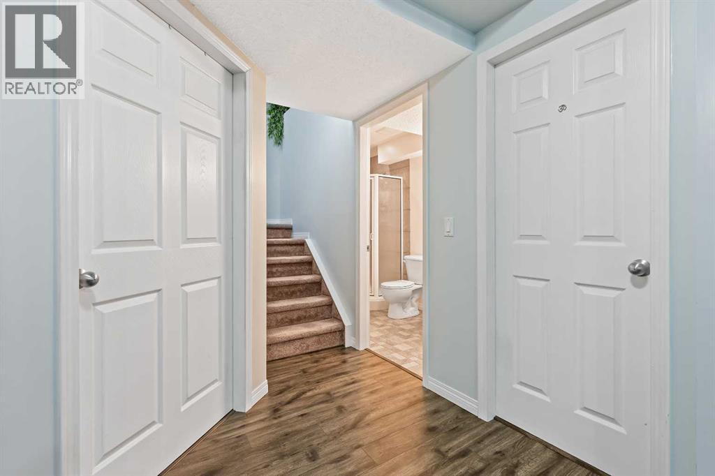 1976 New Brighton Drive Se, Calgary, Alberta T2Z 4G7 - Photo 32 - A2274819