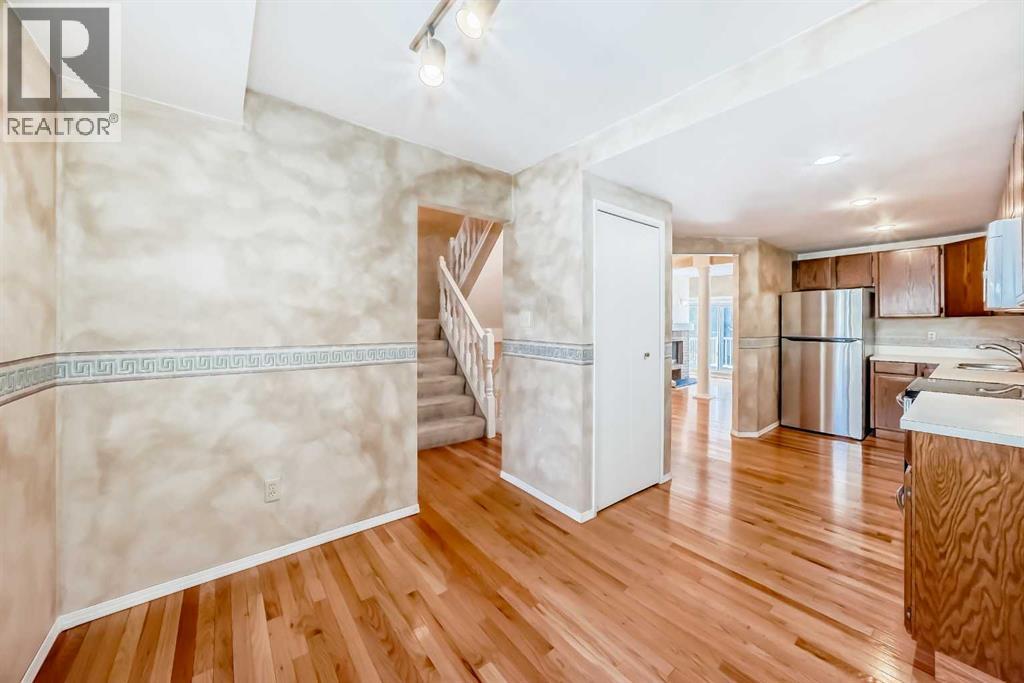 219 Point Mckay Terrace Nw, Calgary, Alberta  T3B 5B6 - Photo 5 - A2274805