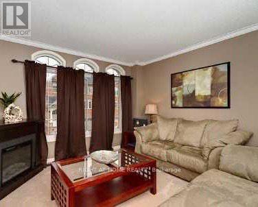 361 Aspendale Crescent, Mississauga, Ontario L5W 0E7 - Photo 2 - W12553244