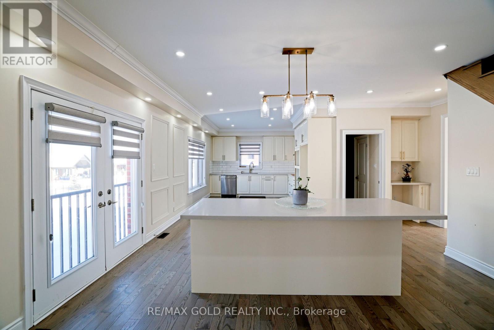 10 Stewart Crescent, Essa, Ontario  L0L 2N0 - Photo 16 - N12628292