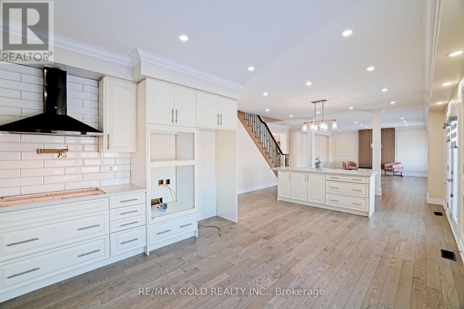 10 Stewart Crescent, Essa, Ontario  L0L 2N0 - Photo 20 - N12628292