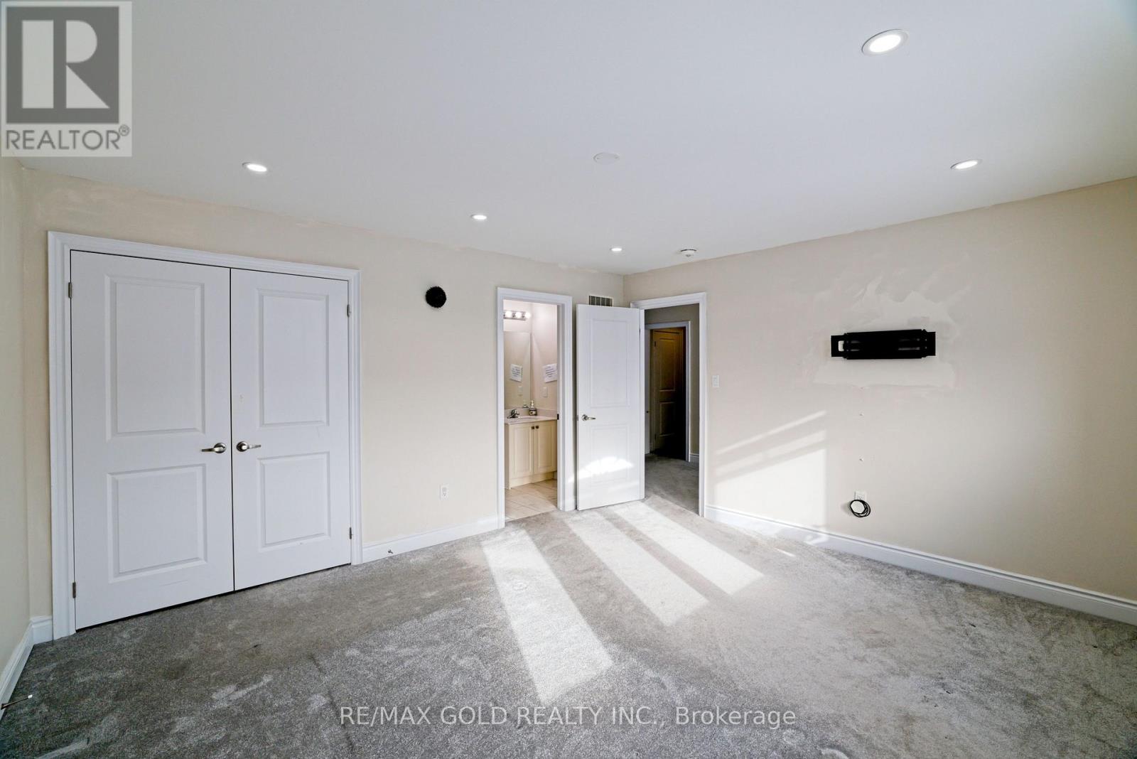 10 Stewart Crescent, Essa, Ontario  L0L 2N0 - Photo 26 - N12628292