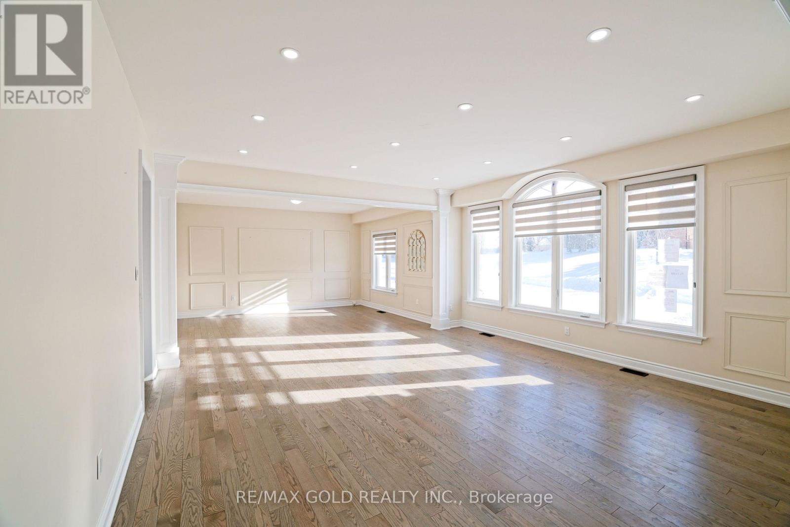 10 Stewart Crescent, Essa, Ontario  L0L 2N0 - Photo 7 - N12628292