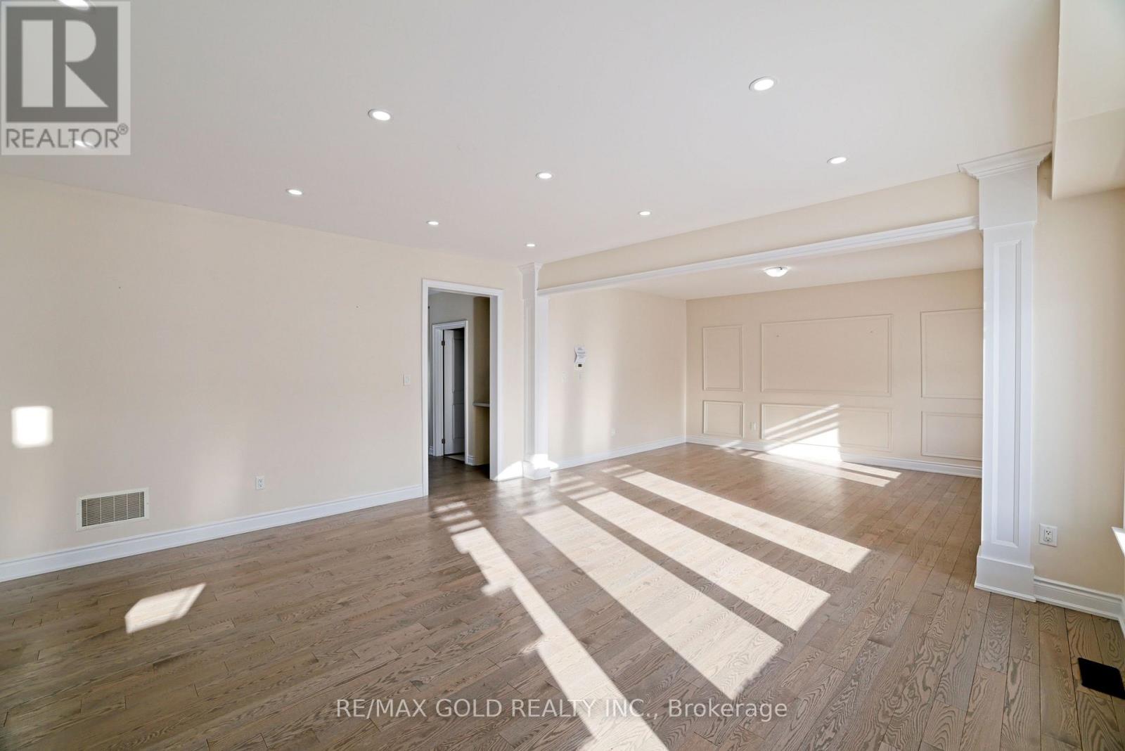 10 Stewart Crescent, Essa, Ontario  L0L 2N0 - Photo 8 - N12628292