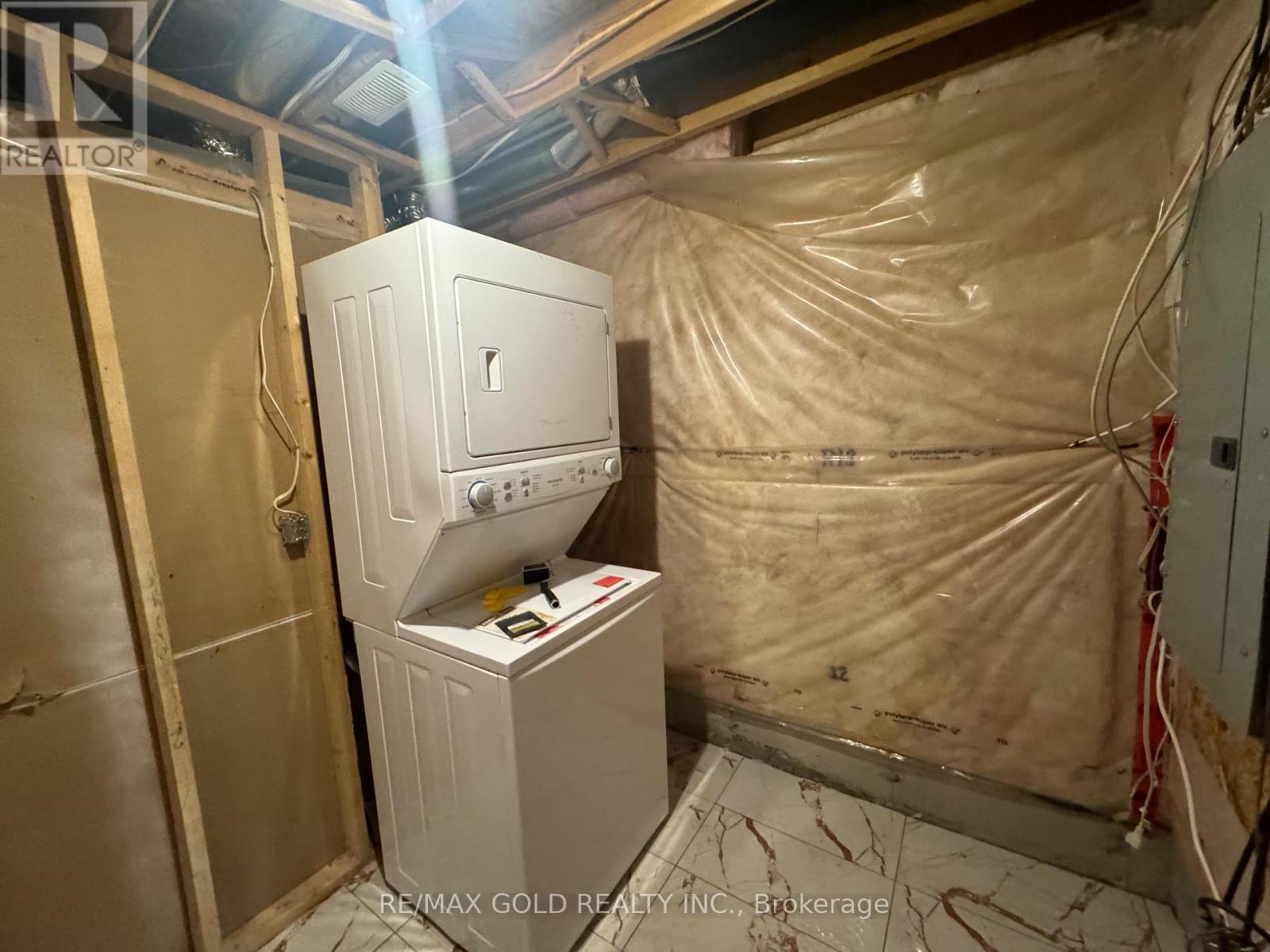 6 Lillian Crescent, Brampton, Ontario  L6R 2W7 - Photo 6 - W12628284