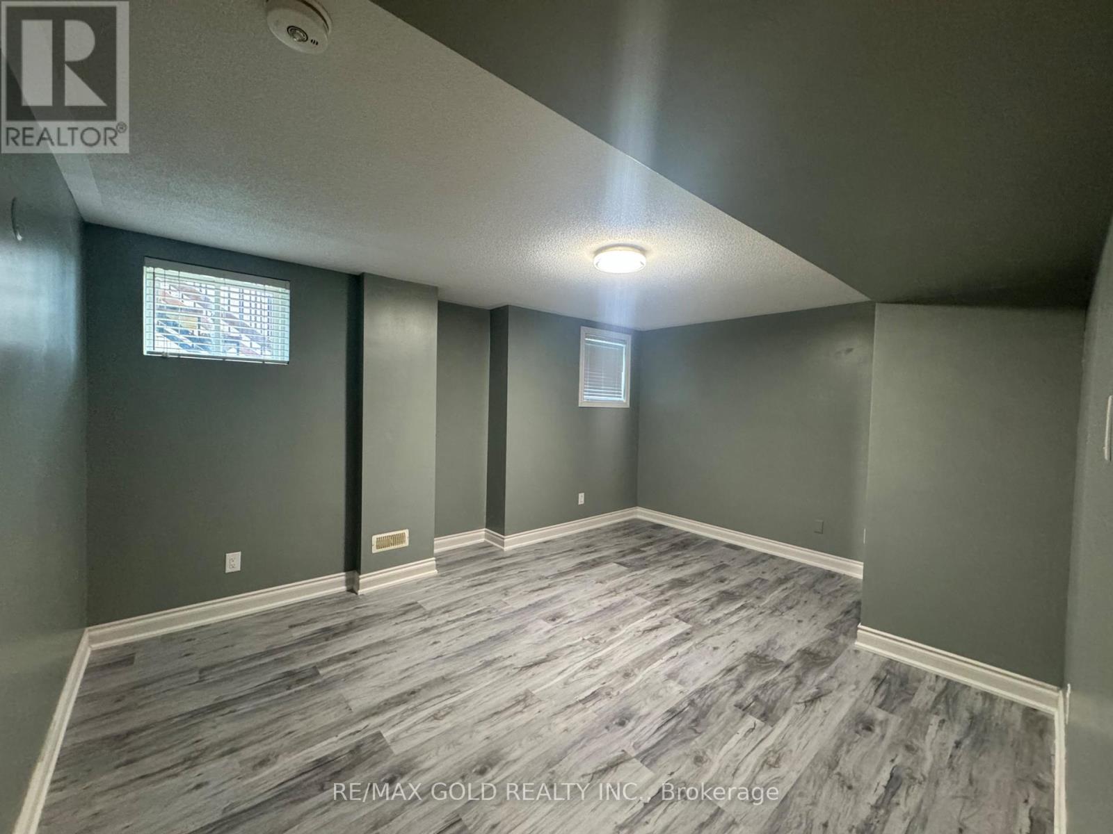 6 Lillian Crescent, Brampton, Ontario  L6R 2W7 - Photo 9 - W12628284