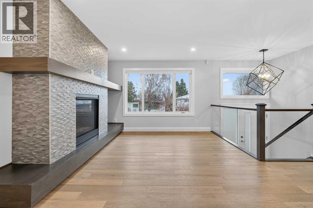 3704 58 Avenue Sw, Calgary, Alberta  T3E 5H6 - Photo 6 - A2270110