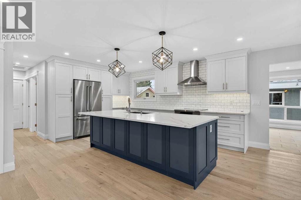 3704 58 Avenue Sw, Calgary, Alberta  T3E 5H6 - Photo 9 - A2270110