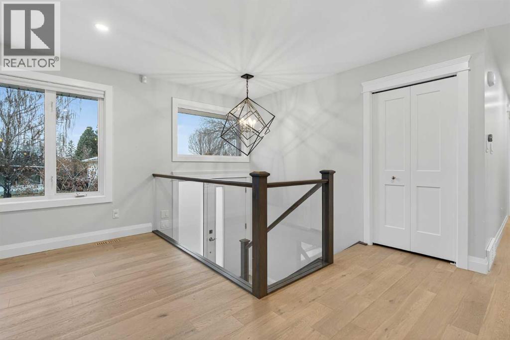 3704 58 Avenue Sw, Calgary, Alberta  T3E 5H6 - Photo 2 - A2270110