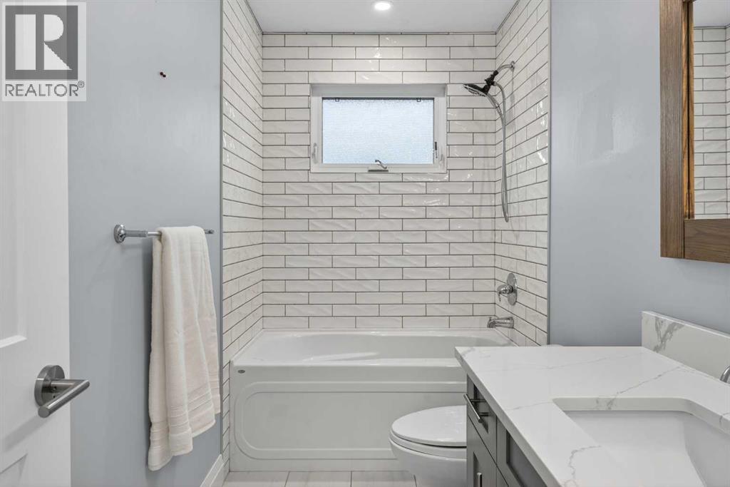 3704 58 Avenue Sw, Calgary, Alberta  T3E 5H6 - Photo 19 - A2270110