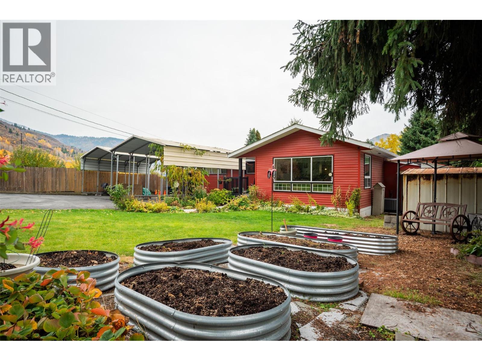 8329 Highway 3b, Trail, British Columbia  V1R 4W3 - Photo 37 - 10366962