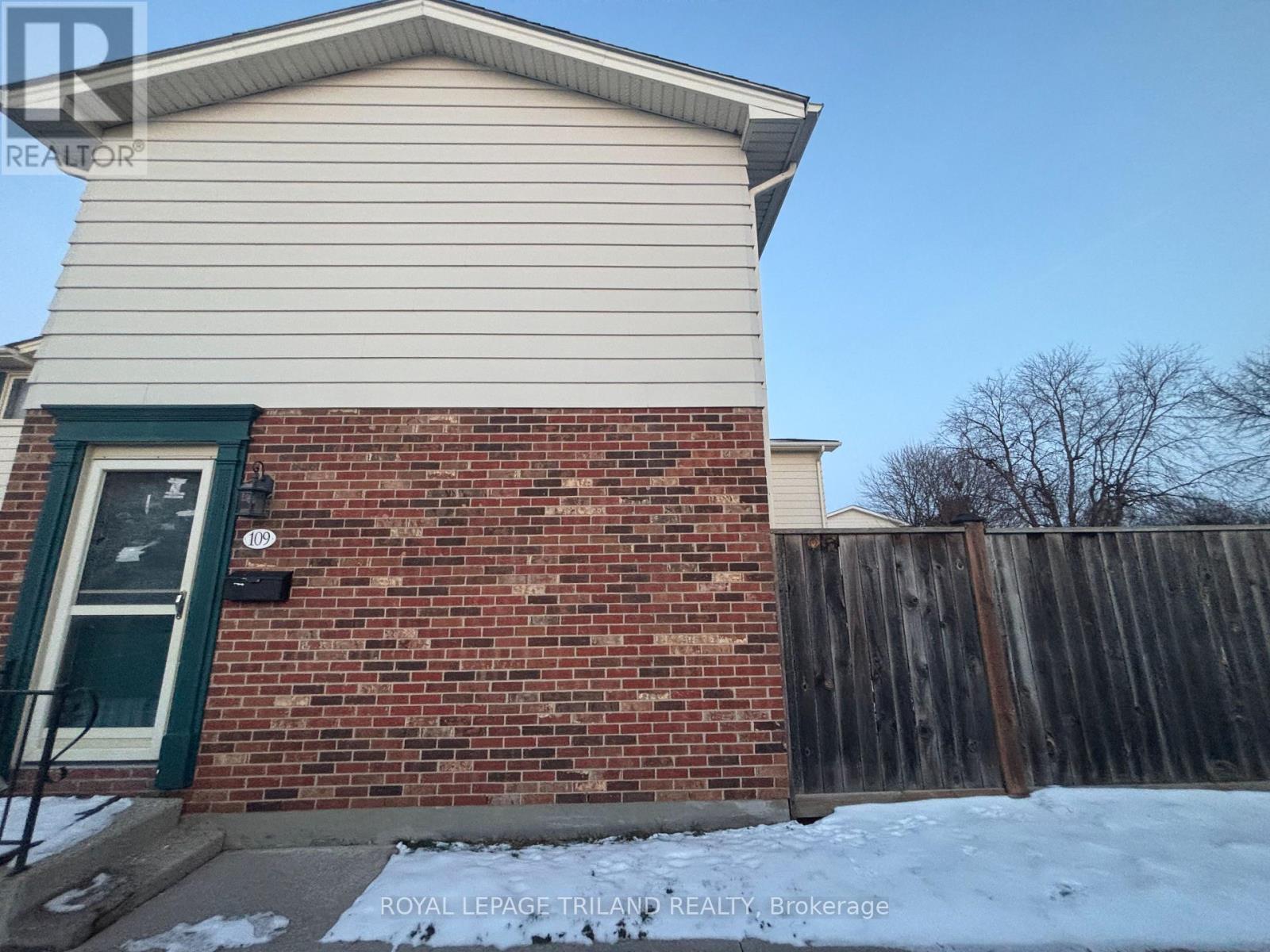 109 Conway Drive, London South, Ontario  N6E 2H4 - Photo 1 - X12628308