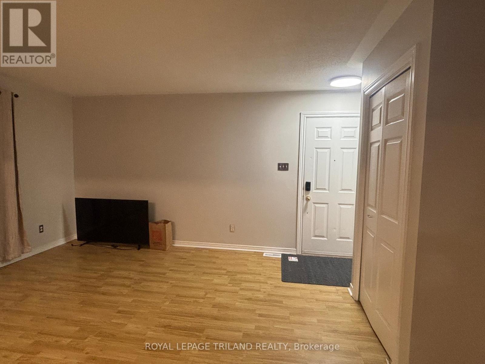 109 Conway Drive, London South, Ontario  N6E 2H4 - Photo 2 - X12628308