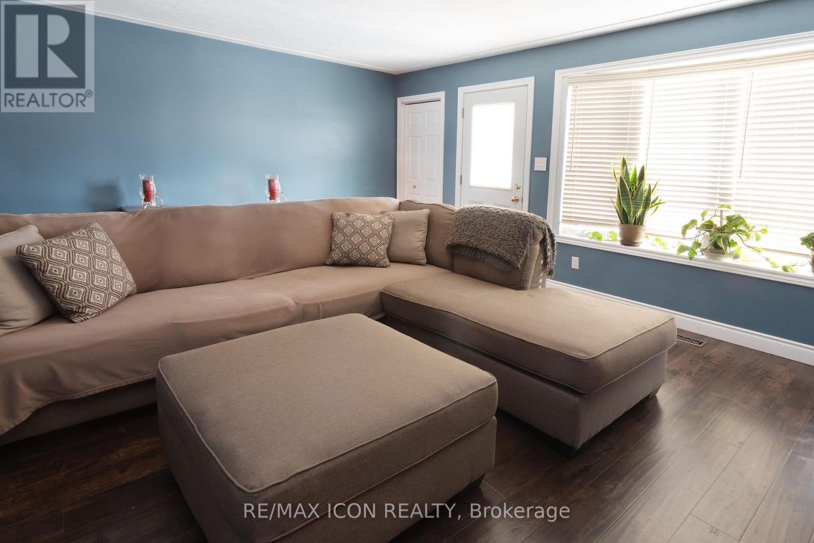 22 Shea Crescent, Kitchener, Ontario  N2E 1E8 - Photo 3 - X12628304