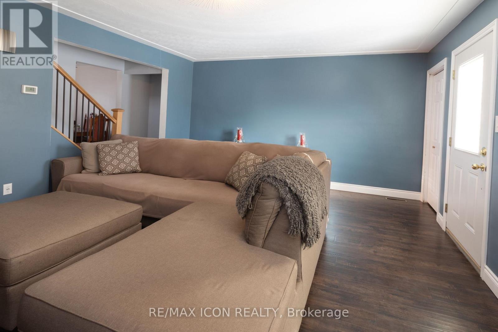 22 Shea Crescent, Kitchener, Ontario  N2E 1E8 - Photo 5 - X12628304