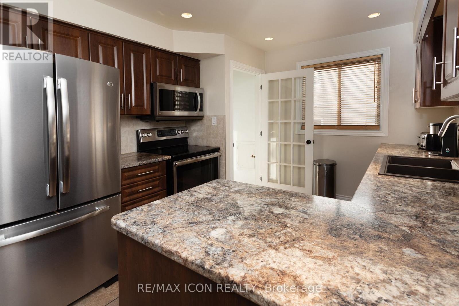 22 Shea Crescent, Kitchener, Ontario  N2E 1E8 - Photo 7 - X12628304