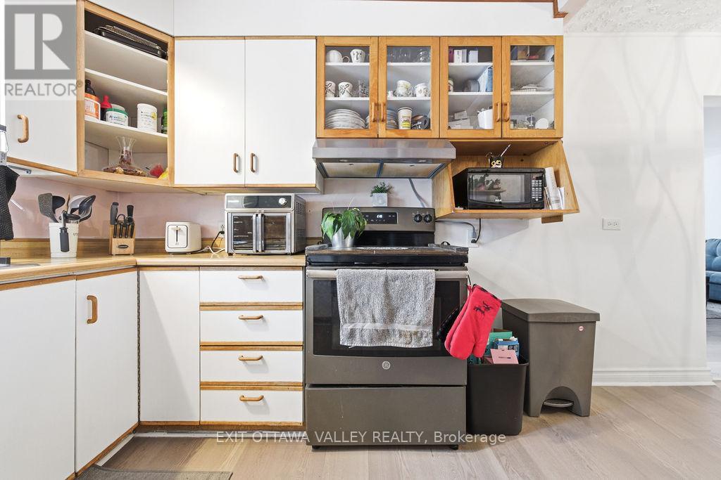 765 River Road, Pembroke, Ontario K8A 1A6 - Photo 11 - X12628404