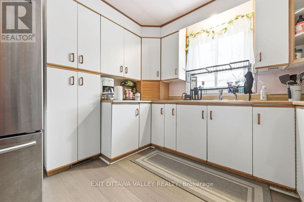 765 River Road, Pembroke, Ontario K8A 1A6 - Photo 12 - X12628404