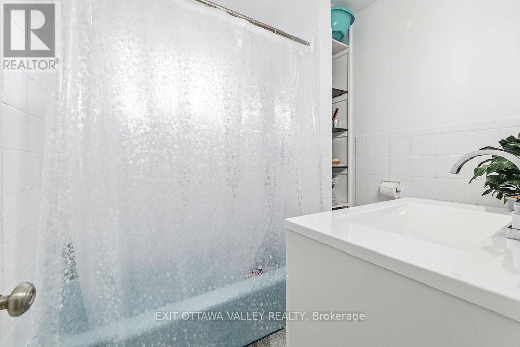 765 River Road, Pembroke, Ontario K8A 1A6 - Photo 19 - X12628404