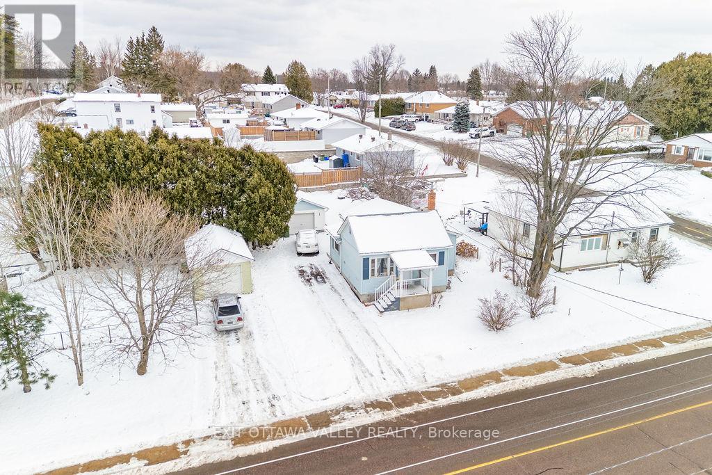 765 River Road, Pembroke, Ontario K8A 1A6 - Photo 2 - X12628404