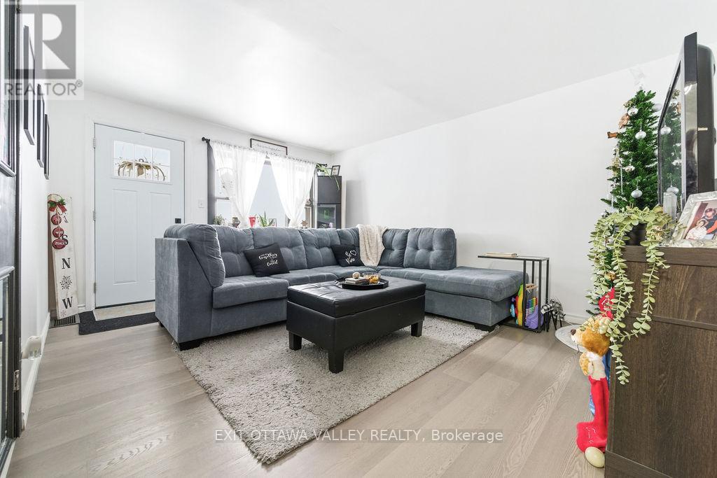 765 River Road, Pembroke, Ontario K8A 1A6 - Photo 4 - X12628404